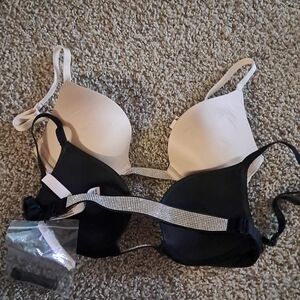 Victoria's Secret Black and Cream Bra Duo